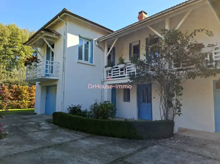 Maison 8 pièces de 184 m² - Saint-Astier (24110)