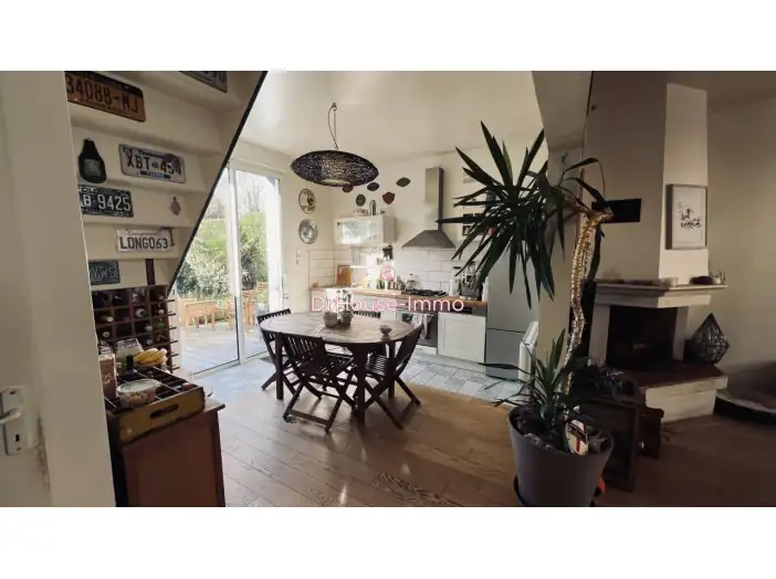 Appartement 4 pièces de 84 m² - Larmor-Plage (56260)