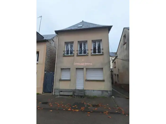 Maison 9 pièces de 270 m² - Oissel (76350)