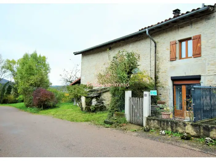 Maison 4 pièces de 76 m² - Saint-Amour (39160)