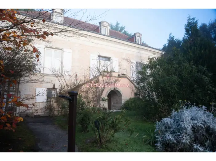 Maison 10 pièces de 260 m² - Senillé (86100)