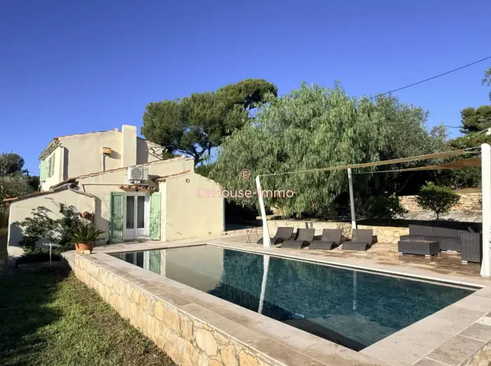 Maison 5 pièces de 120 m² - La Cadière-d'Azur (83740)