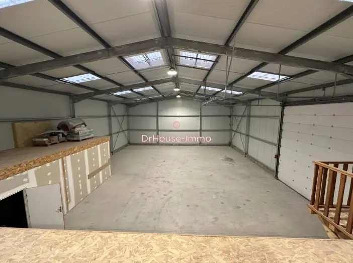 Commerce 5 pièces de 367 m² - Château-Landon (77570)