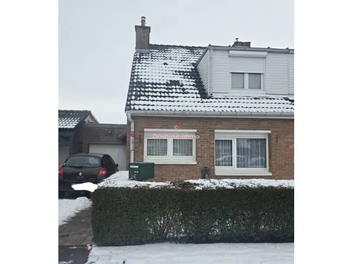 Maison 4 pièces de 87 m² - Bailleul (59270)