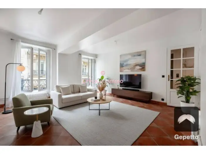 Appartement 4 pièces de 75 m² - Paris (75008)