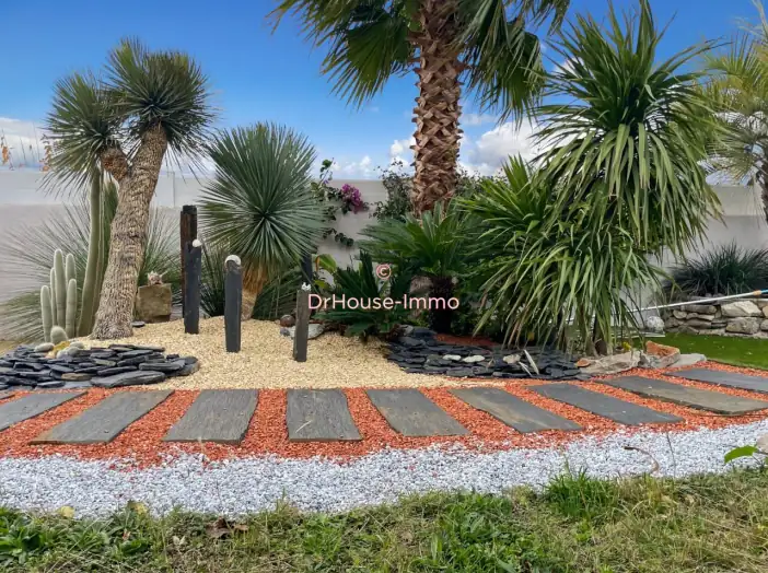 Maison 6 pièces de 135 m² - Villeveyrac (34560)