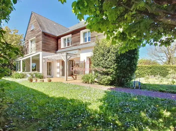 Maison 8 pièces de 286 m² - Avranches (50300)