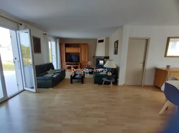 Maison 8 pièces de 179 m² - Buzançais (36500)