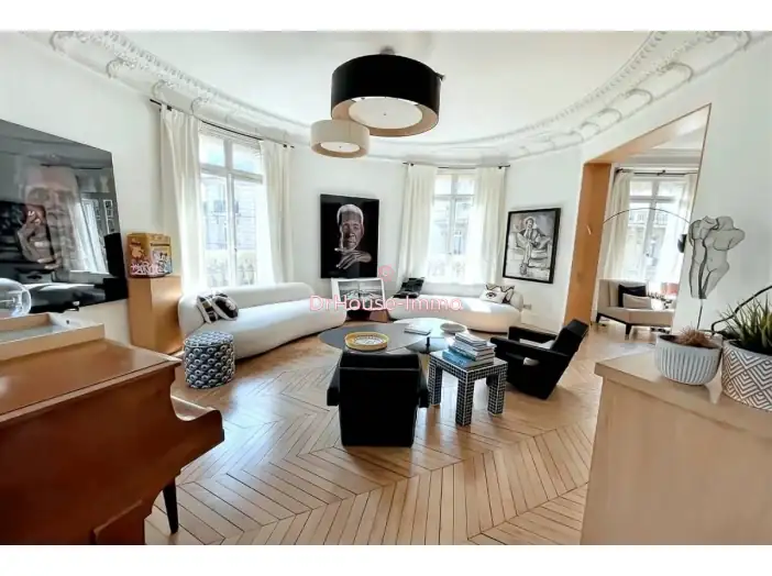 Appartement 7 pièces de 215 m² - Paris (75017)