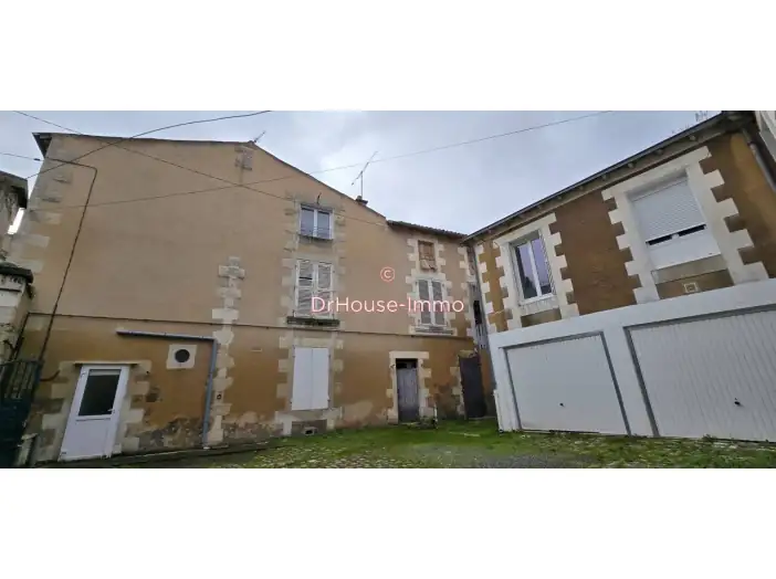 Immeuble 11 pièces de 238 m² - Poitiers (86000)