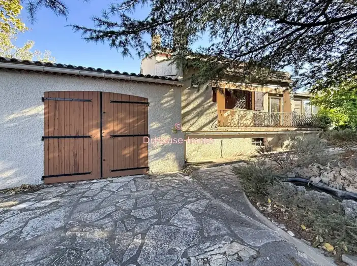 Maison 9 pièces de 196 m² - Marignane (13700)