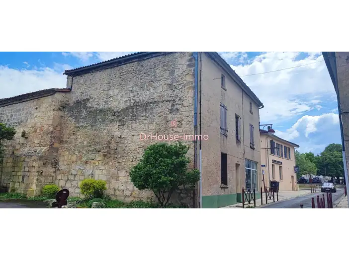 Immeuble 9 pièces de 289 m² - La Couronne (16400)