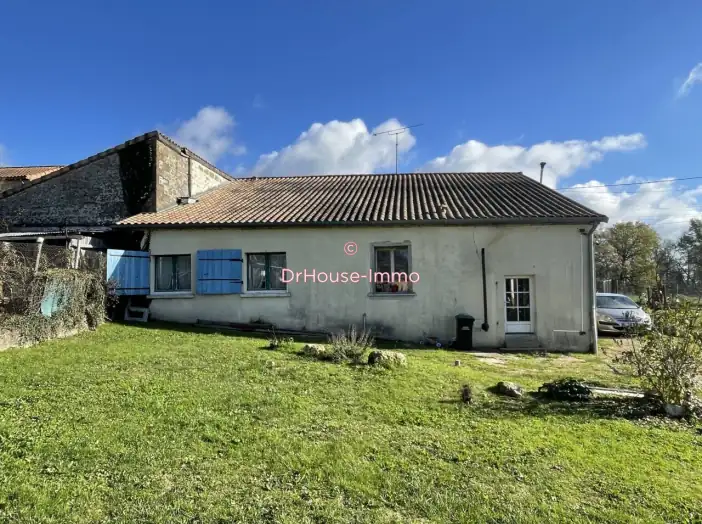 Maison 5 pièces de 180 m² - Montguyon (17270)