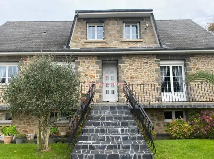 Maison 6 pièces de 111 m² - Quettetot (50260)