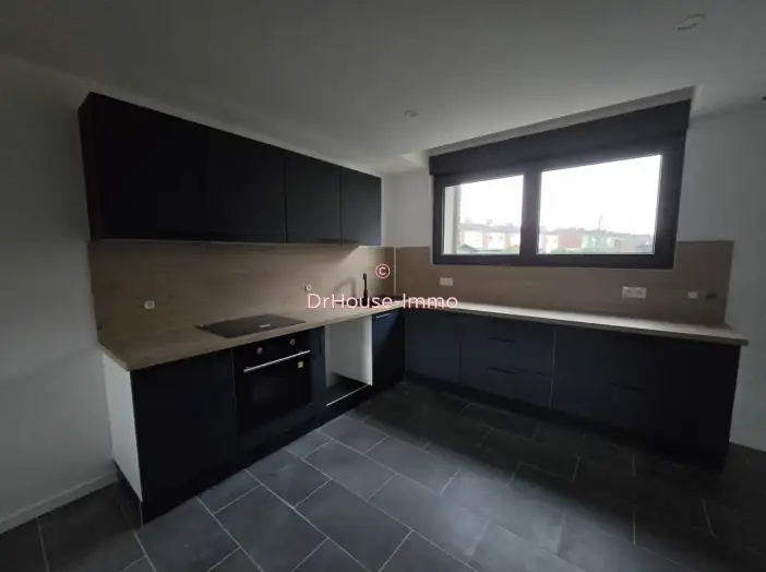 Appartement 4 pièces de 95 m² - Bailleul (59270)