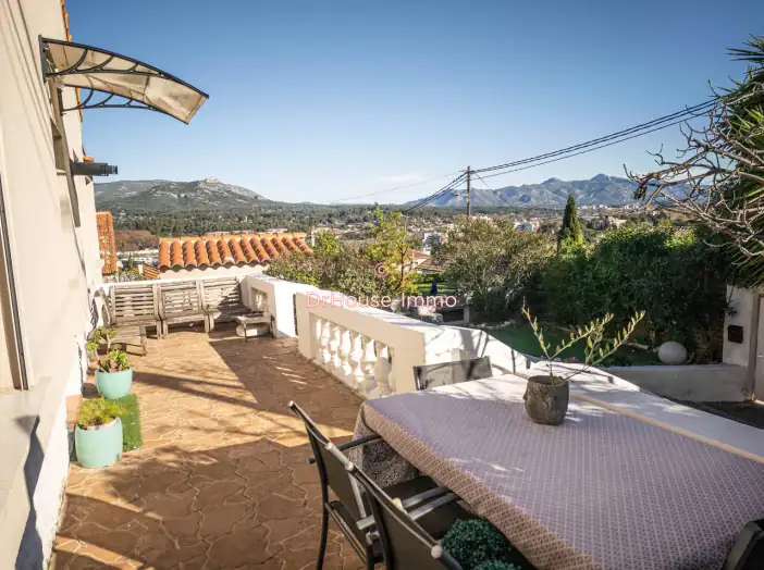 Maison 3 pièces de 100 m² - Marseille (13011)