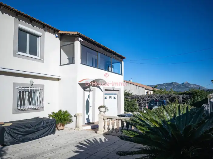 Maison 5 pièces de 140 m² - La Penne-sur-Huveaune (13821)