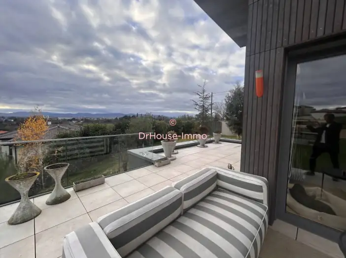 Maison 9 pièces de 345 m² - Saint-Didier-au-Mont-d'Or (69370)