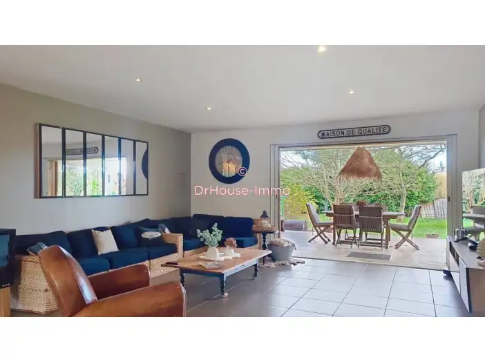 Maison 7 pièces de 175 m² - Sainte-Eulalie (33560)