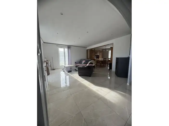 Maison 7 pièces de 137 m² - Nanteuil-lès-Meaux (77100)