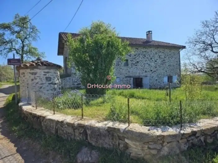 Maison 3 pièces de 140 m² - Montet-et-Bouxal (46210)