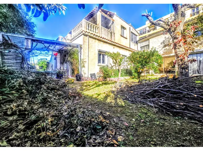 Maison 9 pièces de 286 m² - Marseille (13009)