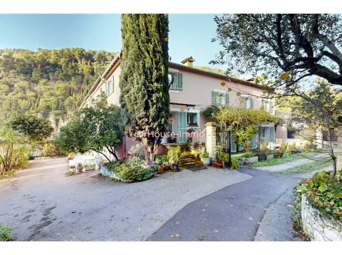 Maison 5 pièces de 160 m² - Tourrette-Levens (06690)