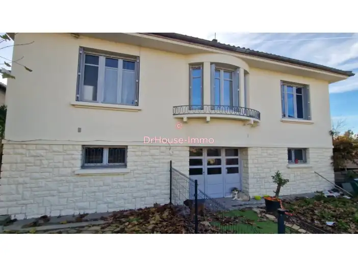 Maison 6 pièces de 200 m² - Castelsarrasin (82100)