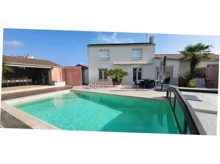 Maison 8 pièces de 162 m² - Brem-sur-Mer (85470)