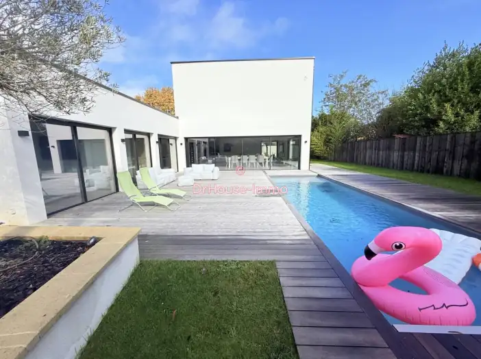 Maison 6 pièces de 200 m² - Le Taillan-Médoc (33320)