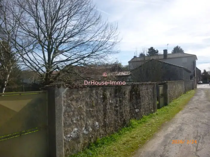 Maison 20 pièces de 286 m² - Pranzac (16110)