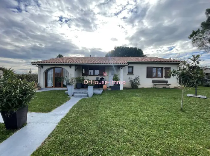 Maison 5 pièces de 103 m² - Baignes-Sainte-Radegonde (16360)