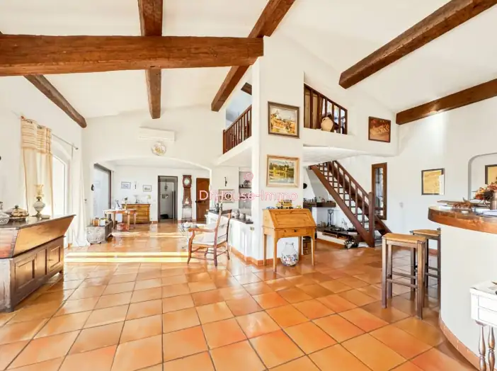 Maison 5 pièces de 197 m² - Brignoles (83170)