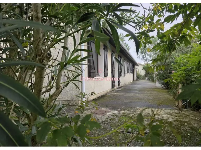 Maison 9 pièces de 160 m² - Parempuyre (33290)