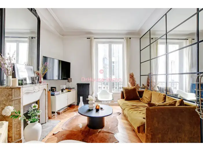 Appartement 3 pièces de 76 m² - Paris (75008)