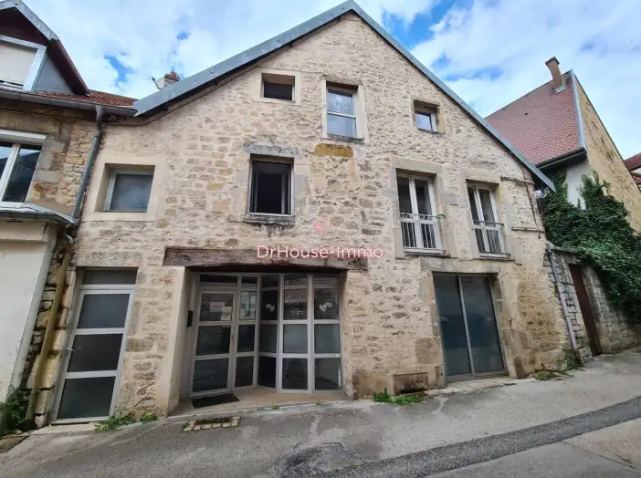 Maison 9 pièces de 167 m² - Baume-les-Dames (25110)