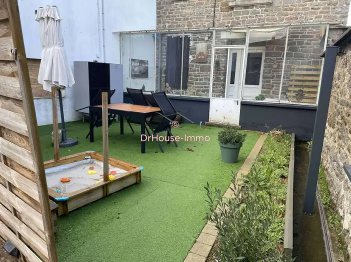 Maison 5 pièces de 145 m² - Merdrignac (22230)