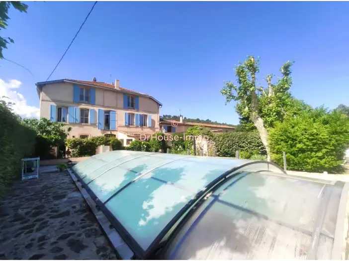 Immeuble 16 pièces de 549 m² - Meyreuil (13590)