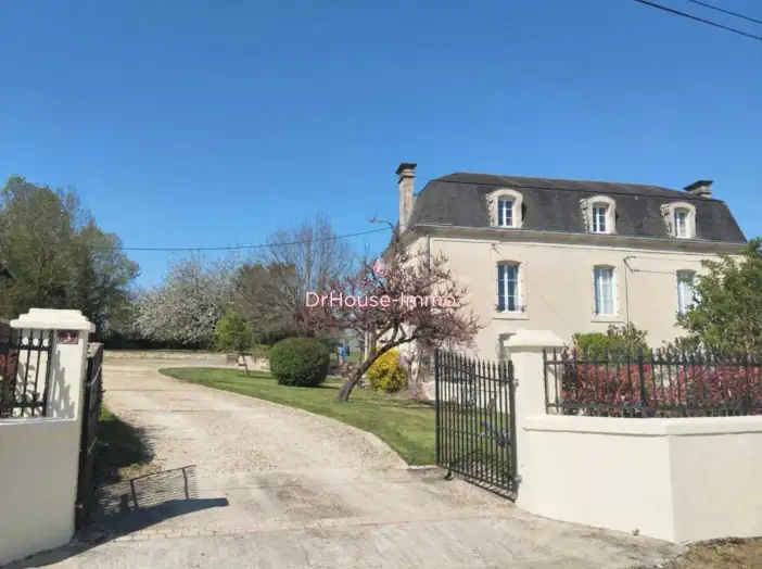 Maison 6 pièces de 187 m² - Saint-Christophe-sur-Roc (79220)