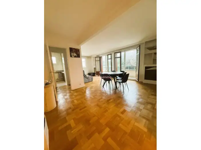 Appartement 3 pièces de 66 m² - Rosny-sous-Bois (93110)