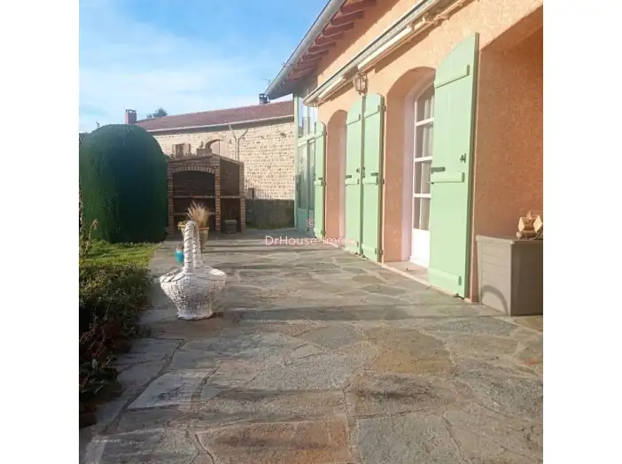 Maison 8 pièces de 170 m² - Craponne-sur-Arzon (43500)