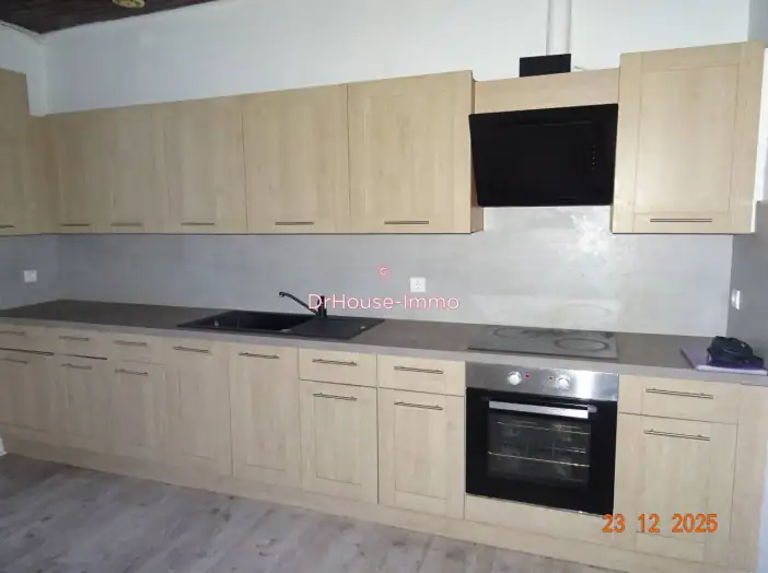 Maison 7 pièces de 190 m² - La Roche-Chalais (24490)