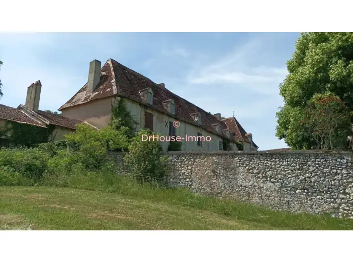 Château 14 pièces de 700 m² - Périgueux (24000)
