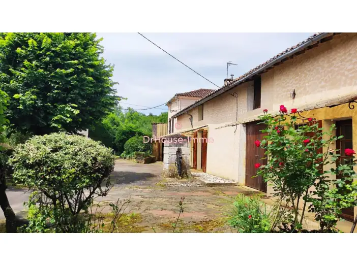 Maison 8 pièces de 160 m² - Villars (24530)