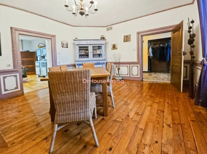 Maison 9 pièces de 262 m² - Soleymieux (42560)