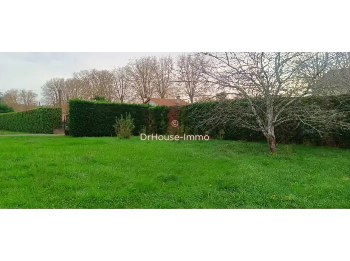 Terrain de 2 450 m² - Lisle (24350)