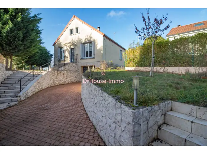 Maison 5 pièces de 135 m² - Feucherolles (78810)