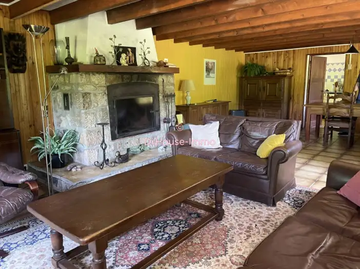 Maison 20 pièces de 200 m² - Saint-Apollinaire-de-Rias (07240)