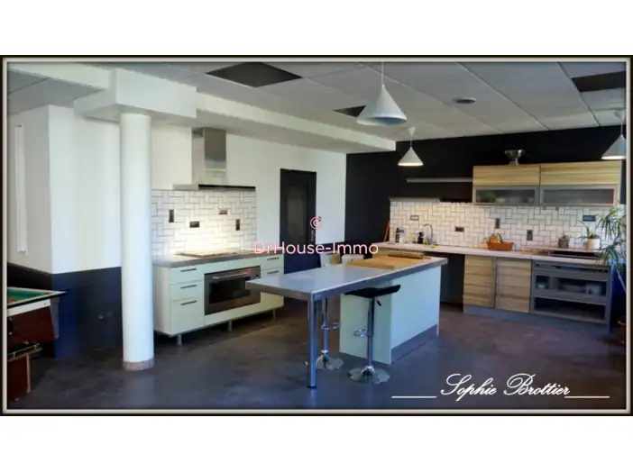 Maison 8 pièces de 204 m² - Boivre la Vallée (86470)