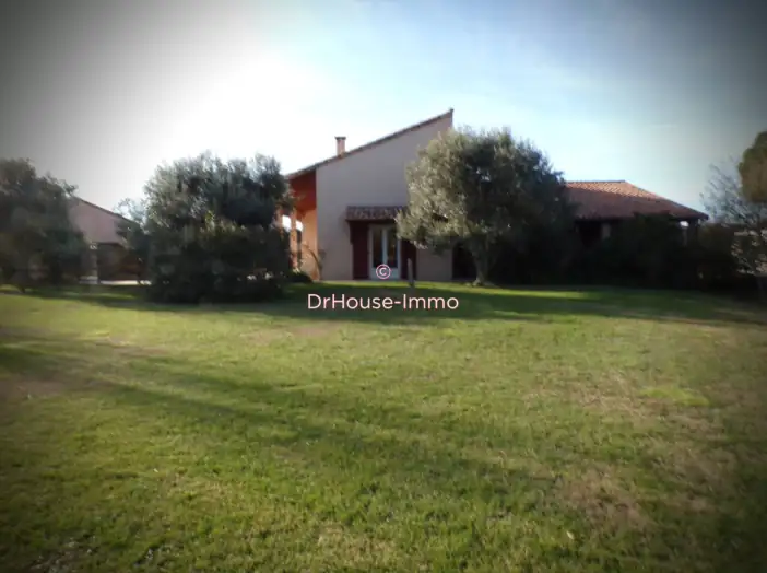 Maison 6 pièces de 179 m² - Peyrole (81310)